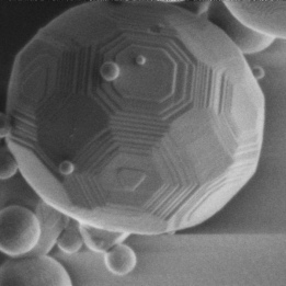 Sigma560 al2o3 nanosphere 500V InlensSE