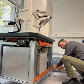 Installation Gloor Instruments Elektronenmikroskopie